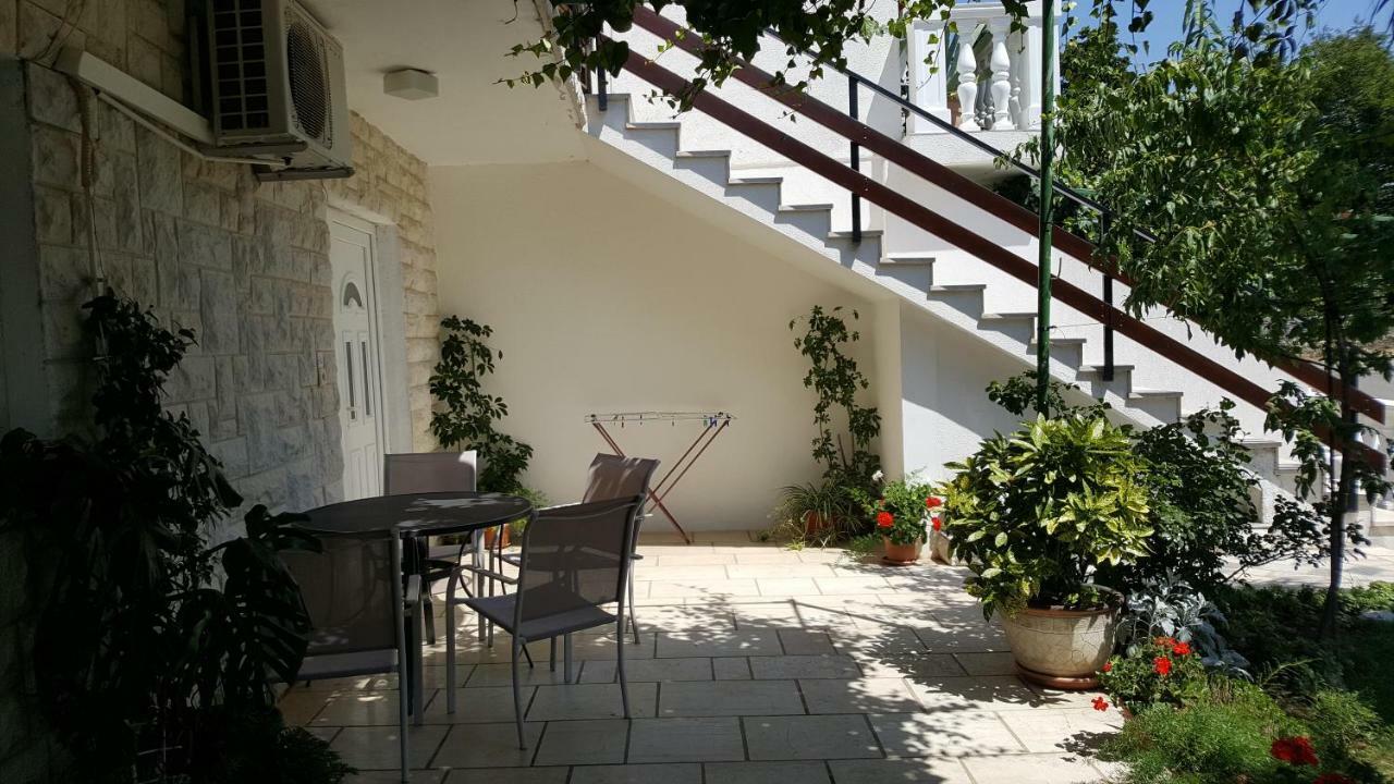 Apartment Knezevic 2 Jadranovo Bagian luar foto